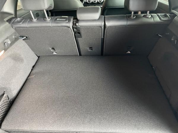 Unsre Kofferraumwanne für Mercedes EQA können Sie als eine Bodenmatte nutzen, wenn Sie keinen Transport zu erledigen haben.